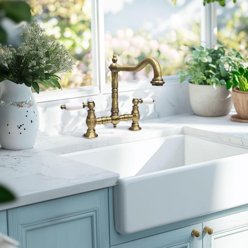 Grifo de cocina PB Nostalgic Bridge Caño acodado bronce con palancas blancas PBN.BRO.H.WH