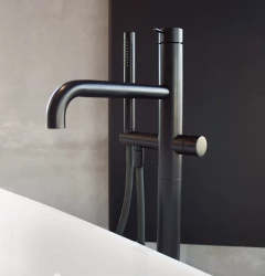 Mezclador Waterevolution Flow de pie para bañera independiente con teleducha negro mate T133PR