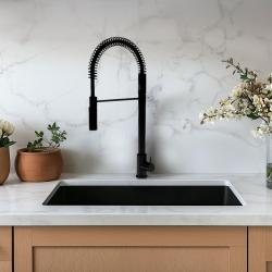 Grifo monomando de cocina semiprofesional Waterevolution Flow negro mate con columna y muelle T157PR