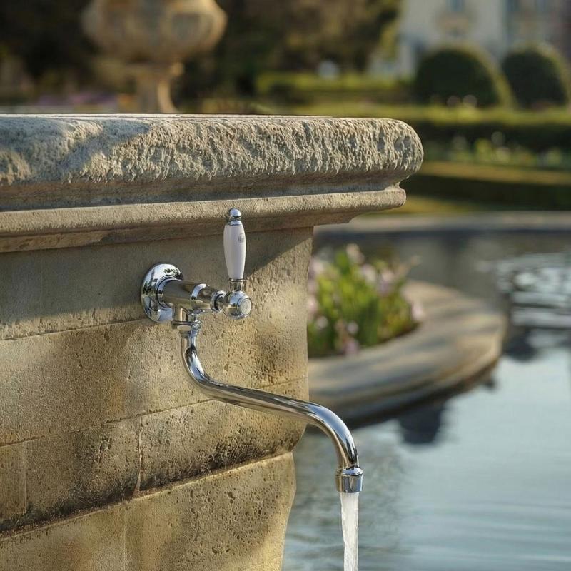 Grifo de lavabo PB Classic mural con palanca blanca agua fría y caño largo cromo 1208853612