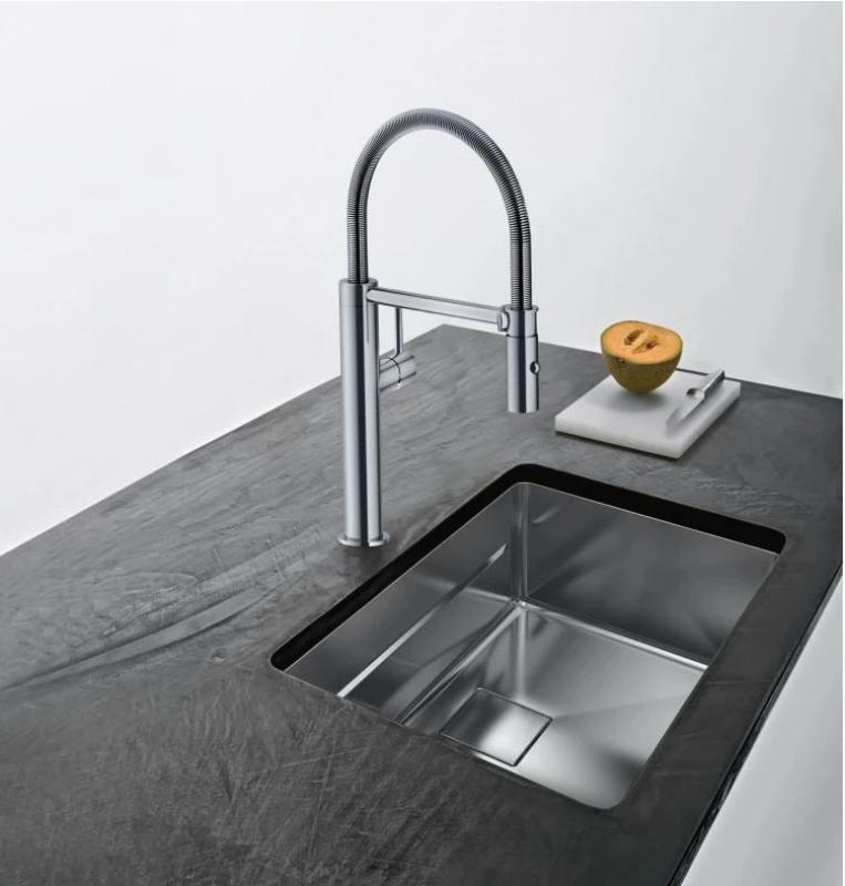 Grifo de cocina Franke Pescara Semi Pro L caño flexible y spray aspecto acero inoxidable 115.0472.960