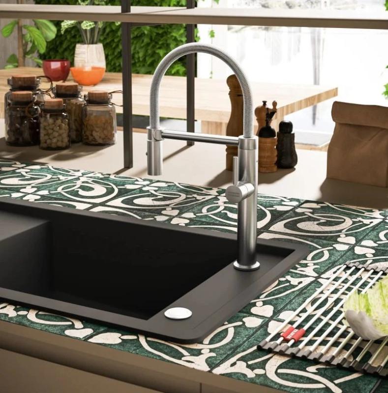 Grifo de cocina Franke Pescara Semi Pro L caño flexible y spray aspecto acero inoxidable 115.0472.960