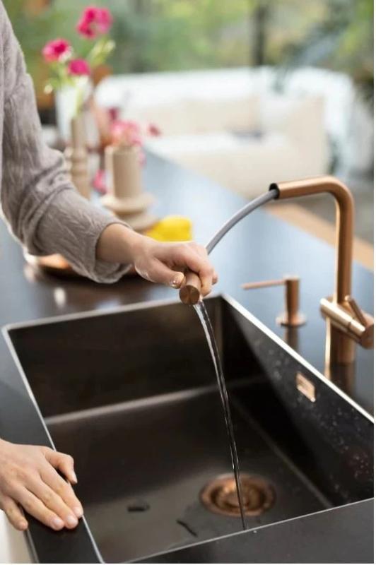 Grifo de cocina de cobre Franke Atlas Neo con caño extraíble pvd cobre 115.0628.208