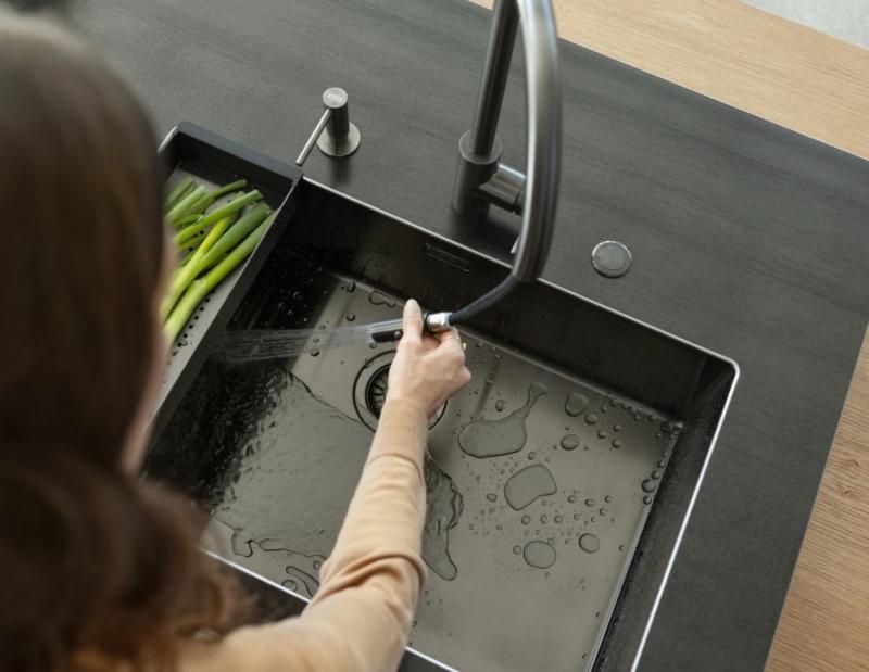 Grifo de cocina Franke Eos Neo con caño extraíble efecto spray pvd gris plomo 115.0628.256