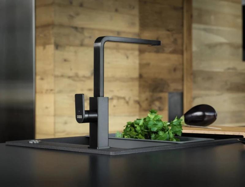 Grifo de cocina Franke negro satinado Mythos con caño giratorio 115.0550.441