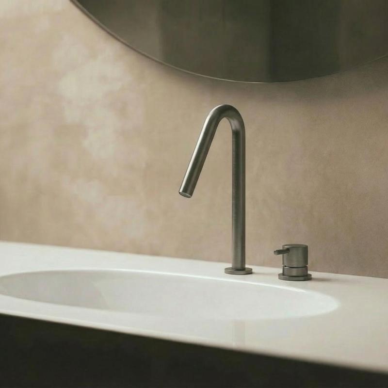 Grifo de lavabo Waterrevolution Flow de 2 orificios, PVD Gun Metal con caño pequeño en V de 120 mm T1121VGME