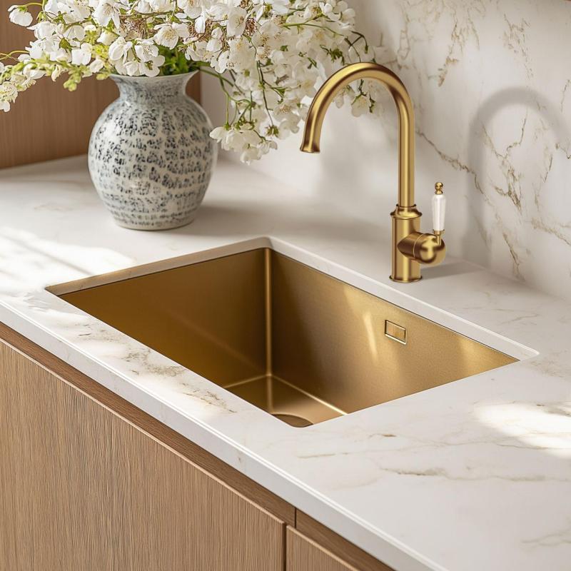 Quadri Worksop Grifo de Cocina Clásico Nostálgico Dorado PVD con Manija de Cerámica 1208956102