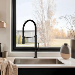 Grifo mezclador de cocina Quadri Brighton negro mate con caño flexible negro 1208956103