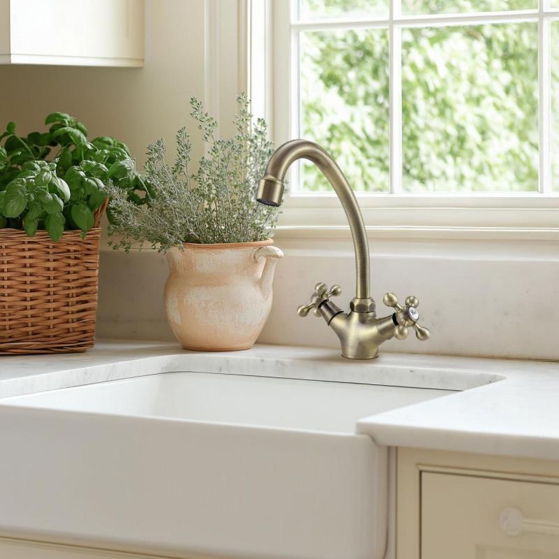 Grifo de cocina nostálgico AquaTrimo Vivaldi bronce 21VV7067BN