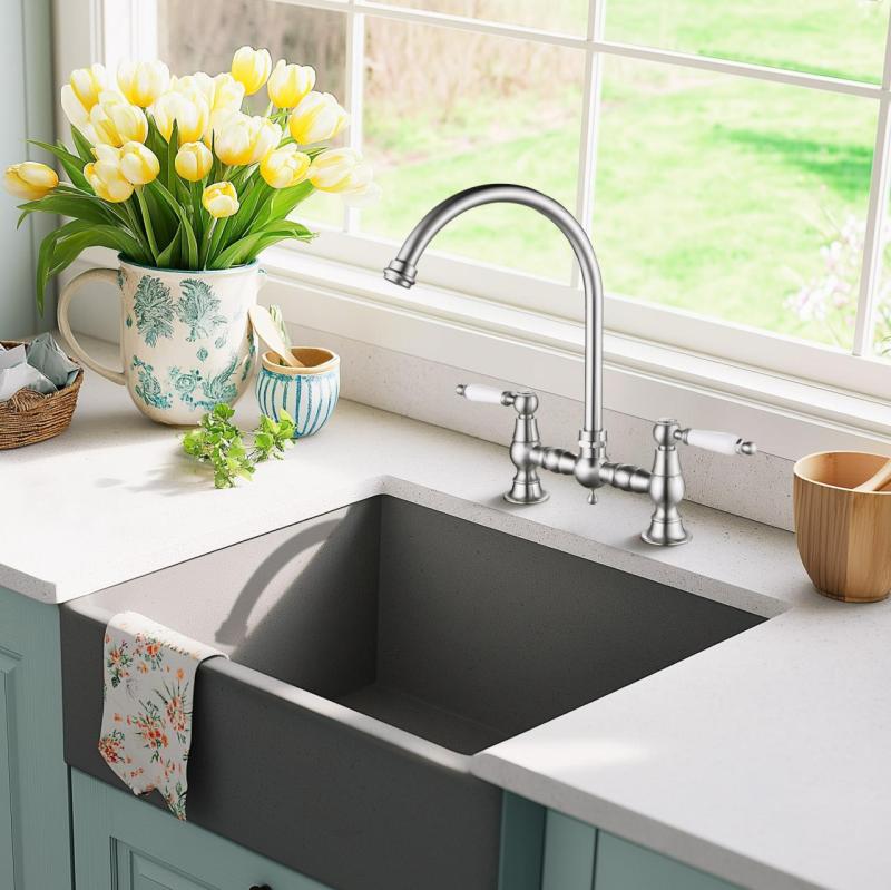 Grifo de cocina AquaTrimo Country de 2 orificios de nostálgic bridge con caño redondo color acero inoxidable 21CT7655NM