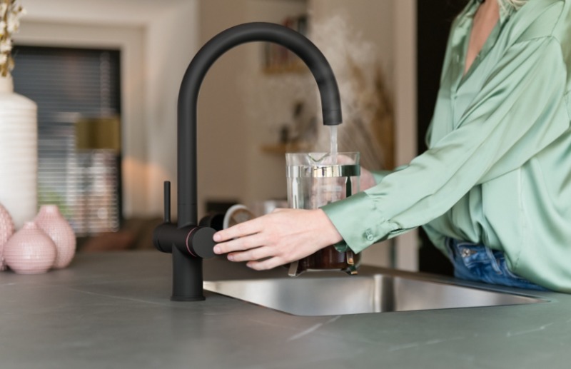 Franke Maris Water Hub caldera de 4L 3-en-1 con grifo de agua hirviendo electrónico táctil en negro mate con conjunto mezclador de waterhub 1208957949