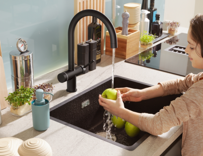 Franke Maris Water Hub caldera de 4L 3-en-1 con grifo de agua hirviendo electrónico táctil en negro mate con conjunto mezclador de waterhub 1208957949