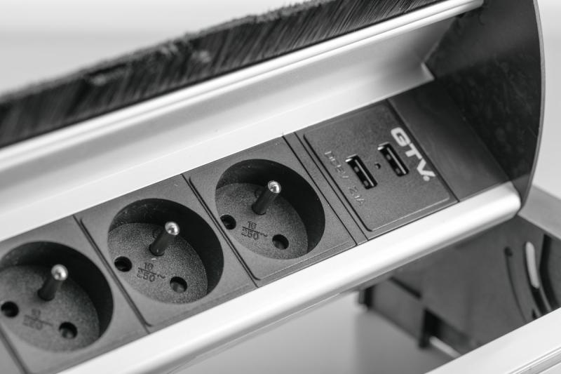 Toma de corriente a través del escritorio 1208958678