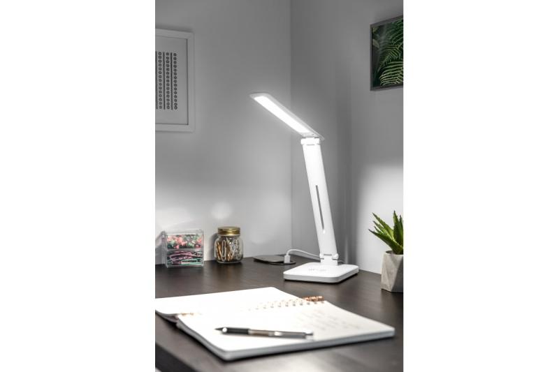 Decor Lámpara de escritorio LED IZUKA 6W 400lm AC220-240V 50/60Hz CCT cargador inductivo blanco. 1208962496