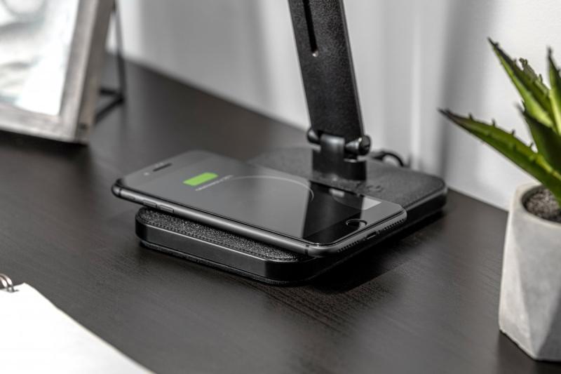 Decor Lámpara de escritorio LED IZUKA 6W 400lm AC220-240V 50/60Hz CCT cargador inductivo negro. 1208962497