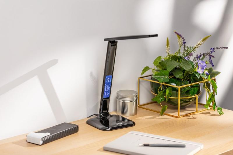 Decor Lámpara de escritorio LINEAR 7W 420lm AC220-240V 3-CCT 5 niveles de atenuación PF>0 5 RA>80 negro 1208962501