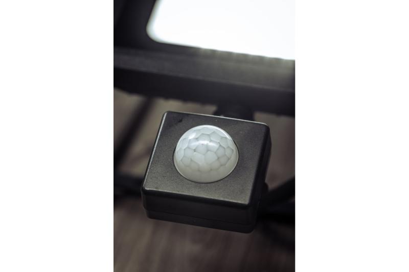 Proyector LED iNEXT con sensor de movimiento 30 W 2400 lm, PF > 0,9, RA > 80, IP65, 120°, 6400 K, cuerpo negro 1208962860