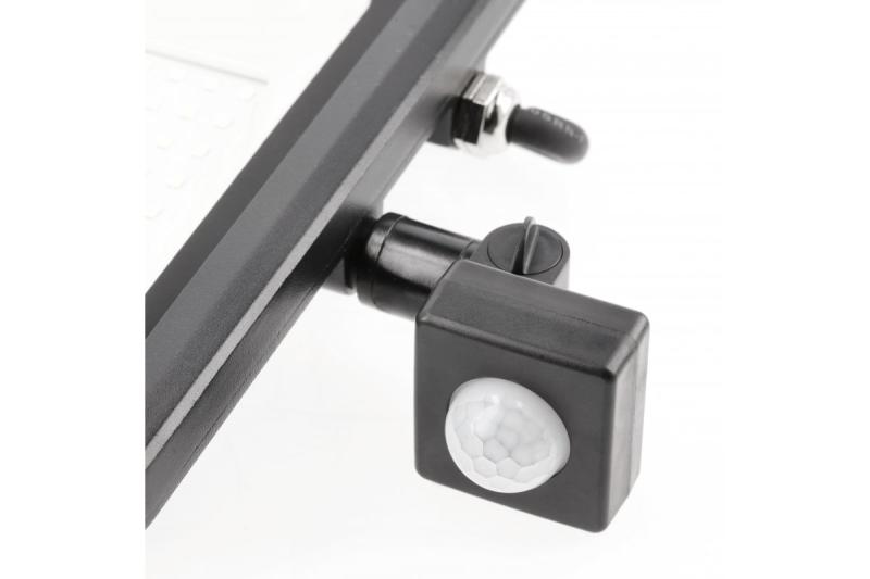 Foco LED iNEXT con sensor de movimiento 50W 4000lm, PF>0,9, RA>80, IP65, 120°, 6400K, cuerpo negro 1208962862
