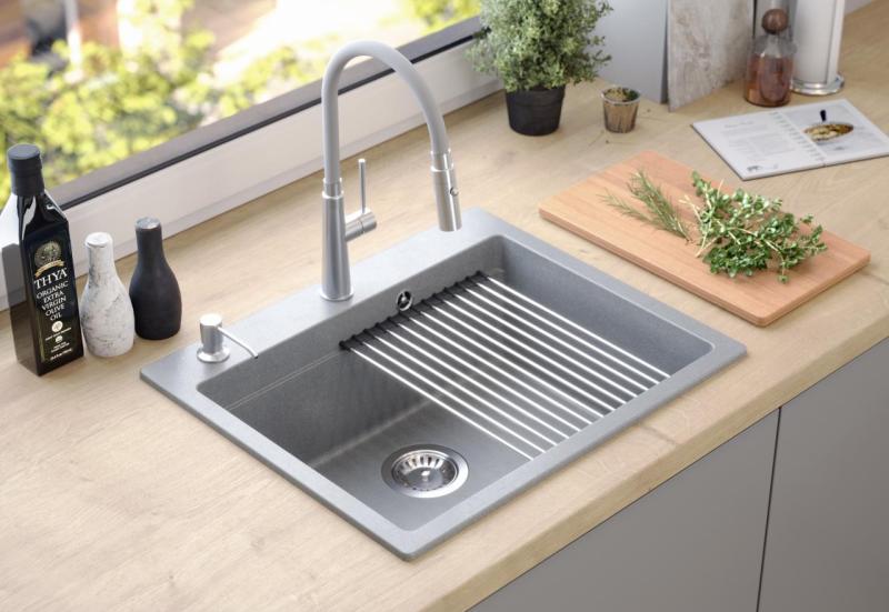 Quadri Durham gris granito fregadero empotrado 595x500 con dispensador de jabón, tabla de cortar, lavabo insertado y alfombrilla enrollable 1208967378
