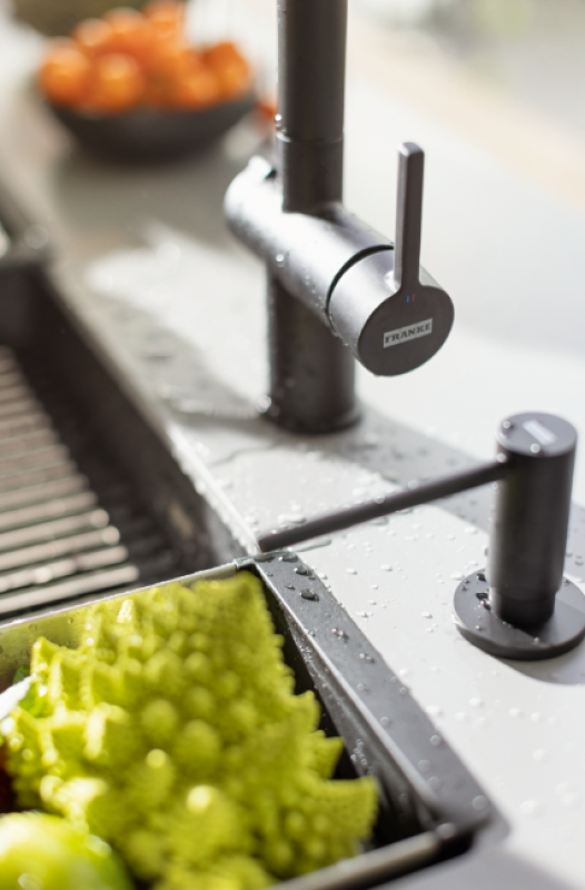 Franke Active Twist Monomando Negro con Caño Extraíble y Control de Desagüe Integrado 115.0669.769