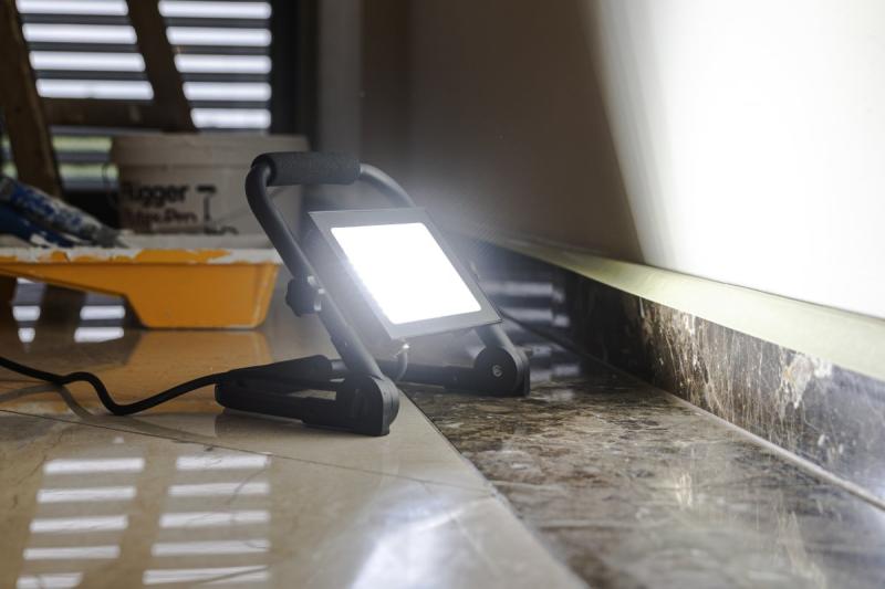 NELI Foco portátil, LED, 50W, 4500lm, 6400K, AC220-240V, IP65, cable de 1,5m