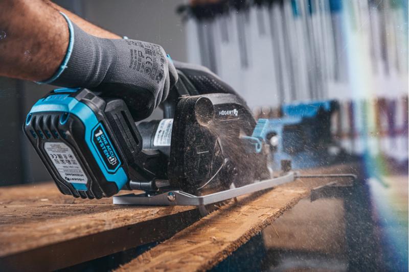 HÖGERT sierra circular a batería, 18V, sin batería, conexión para aspiradora.