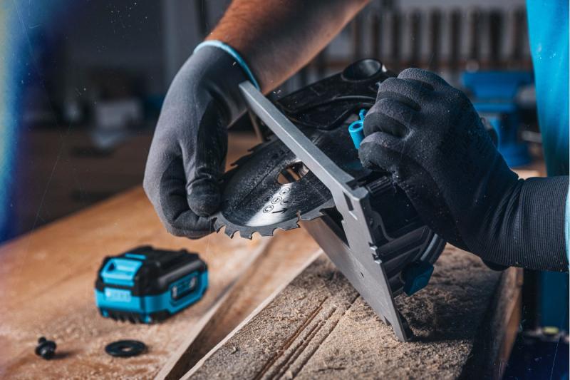 HÖGERT sierra circular a batería, 18V, sin batería, conexión para aspiradora.