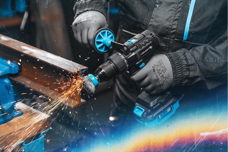 HÖGERT accuset de destornillador sin escobillas, 18V, con portapuntas, cargador y batería.