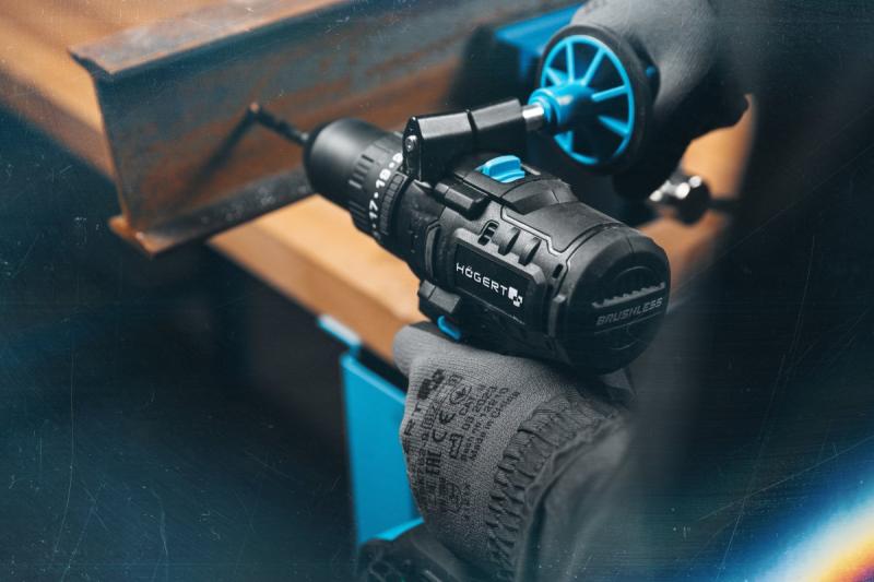 HÖGERT juego de llaves de impacto a batería 200 Nm 18V con motor sin escobillas.