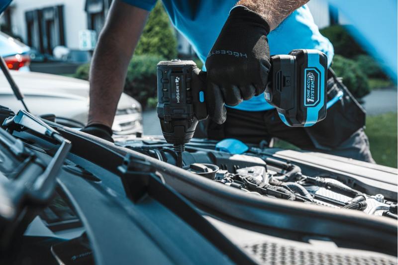 HÖGERT juego de llaves de impacto a batería 200 Nm 18V con motor sin escobillas.