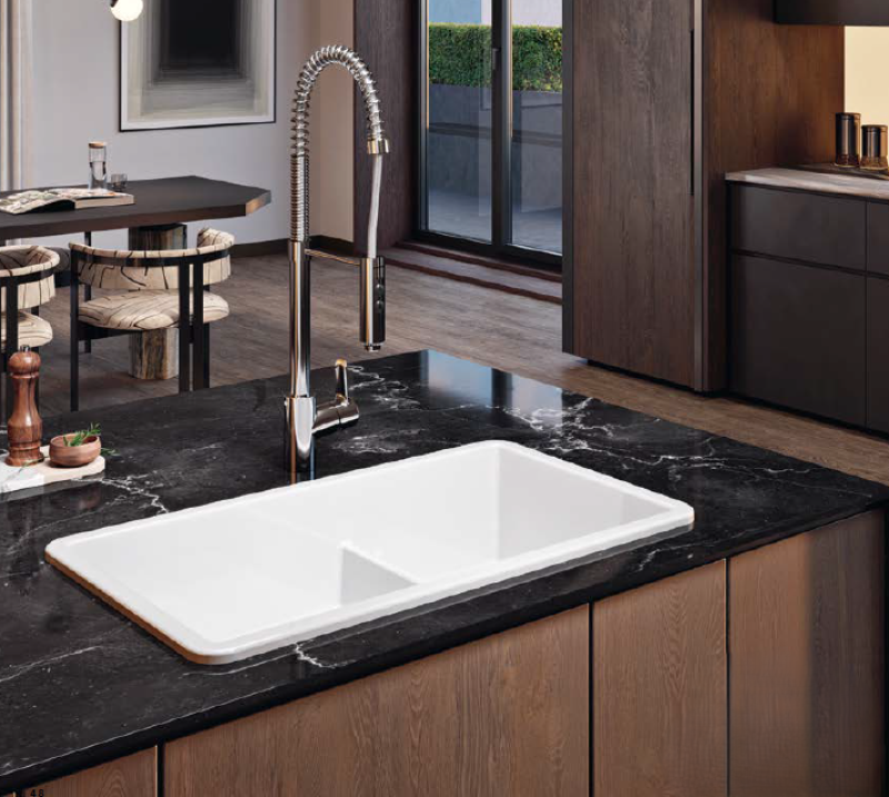 Ausmann Ceramic Ember Cerámica Blanca Fregadero de una y media Instalación Superior e Inferior 733 x 401 mm con Tapones Negros 1208971521