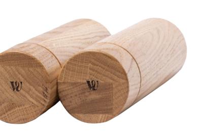 Woodsea Upside Down Oak - Molinillo de pimienta de madera de roble Ø5.4x22.5 cm 1208971592