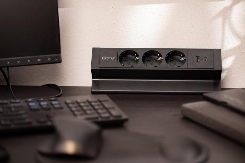 Enchufe de muebles BASCO, 3xSHUKO, USB A+C, cable 1.5 m, negro