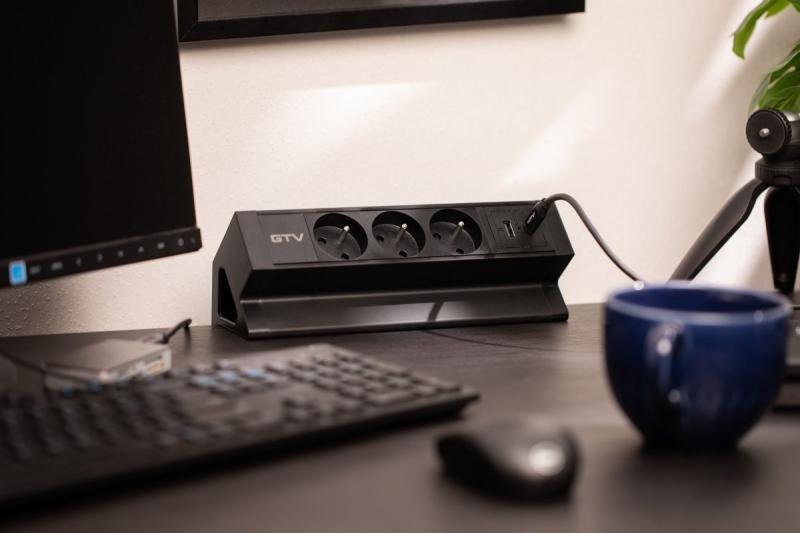 Enchufe de muebles Basco, 3 x enchufe con toma de tierra, USB A+C, cable de 1.5 m, negro con montaje