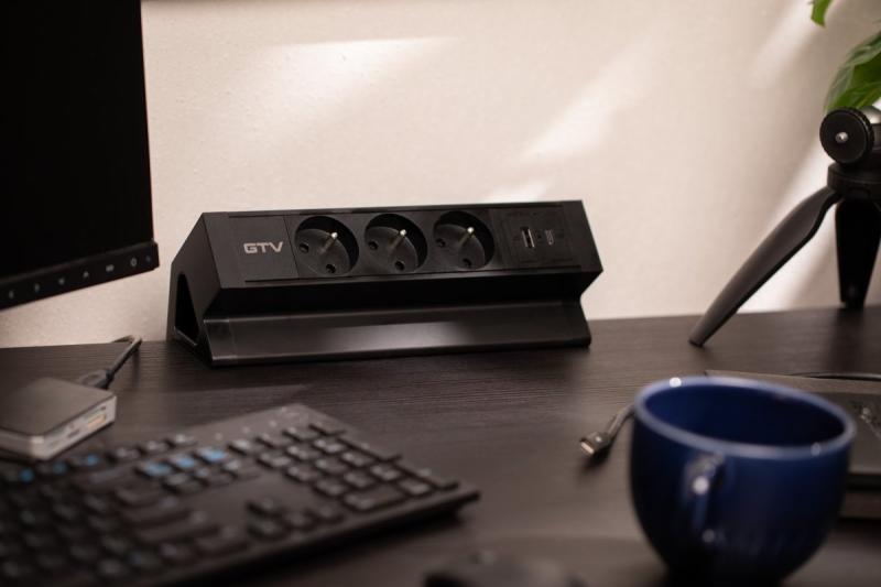 Enchufe de muebles Basco, 3 x enchufe con toma de tierra, USB A+C, cable de 1.5 m, negro con montaje