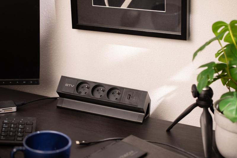 Enchufe de muebles Basco, 3 x enchufe con toma de tierra, USB A+C, cable de 1.5 m, negro con montaje