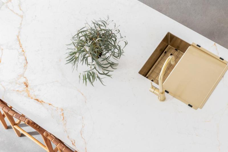 Pure.Sink Exclusivo Bandeja escurridora móvil dorada de 440 x 335 mm para fregadero PEXTRAY-60