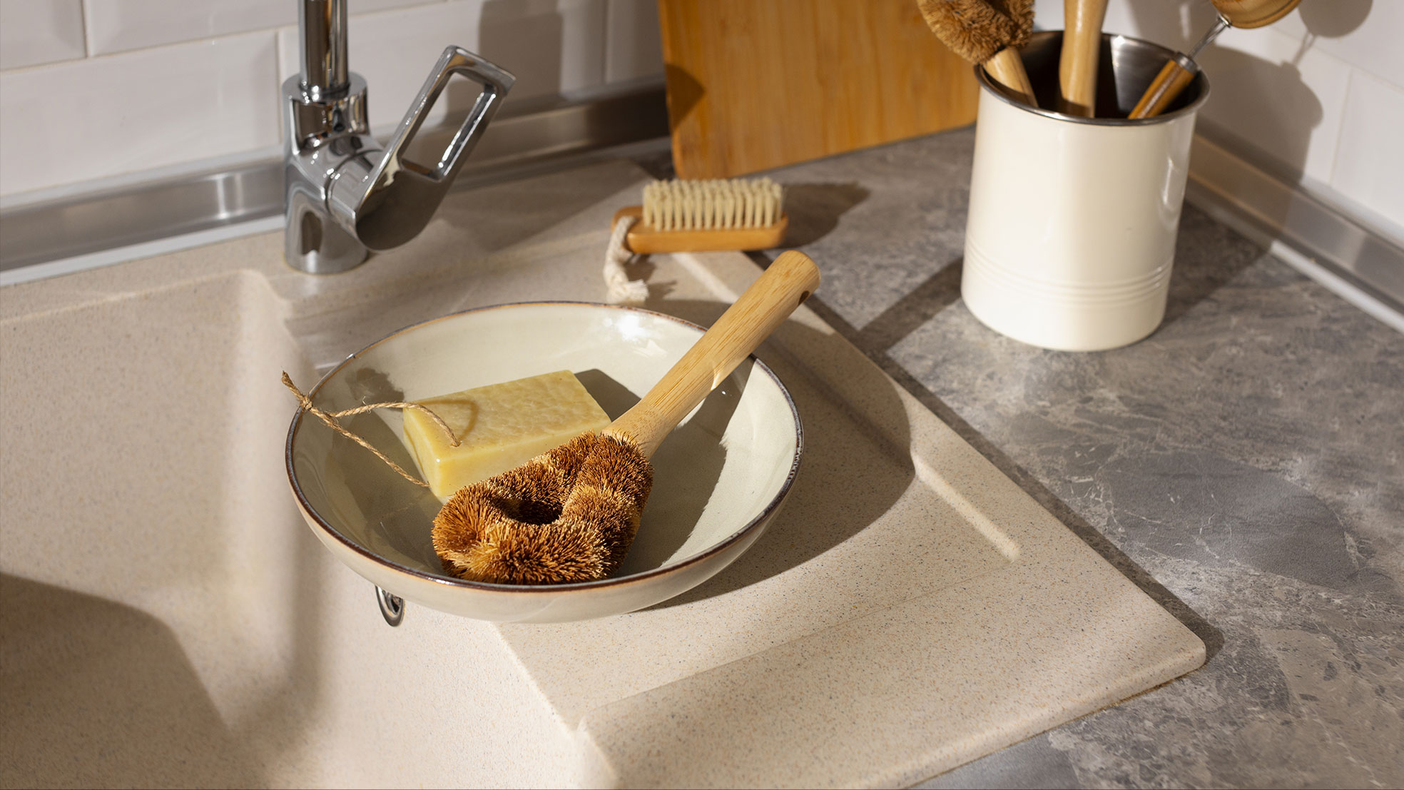 199_nl_media-1_cleaning-bio-composit-sinks-16x9.jpg