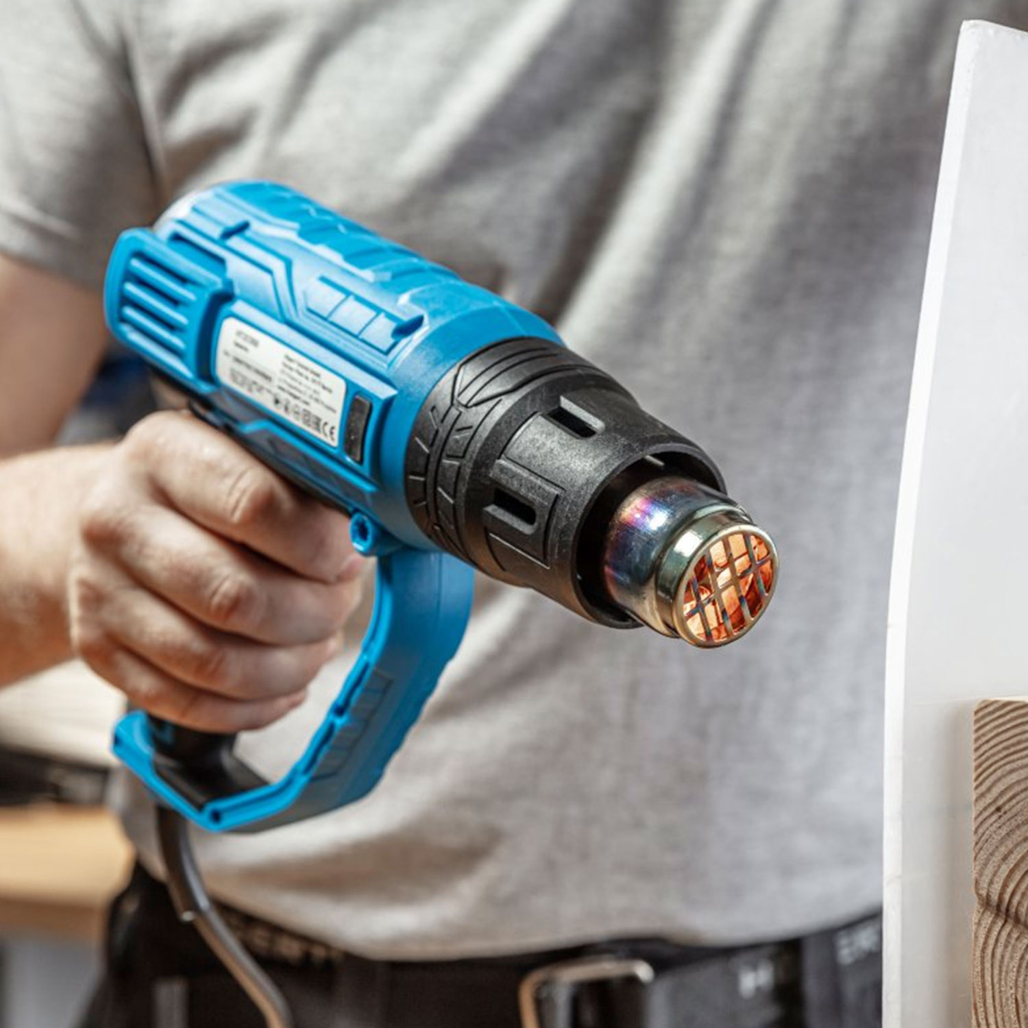 Desde la Pistola de Aire Caliente hasta el Elevador de Azulejos: Herramientas Eléctricas que Ahorran Tiempo y Refinan Resultados